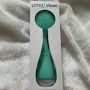 PMD Brand-Clean smart facial cleansing device.